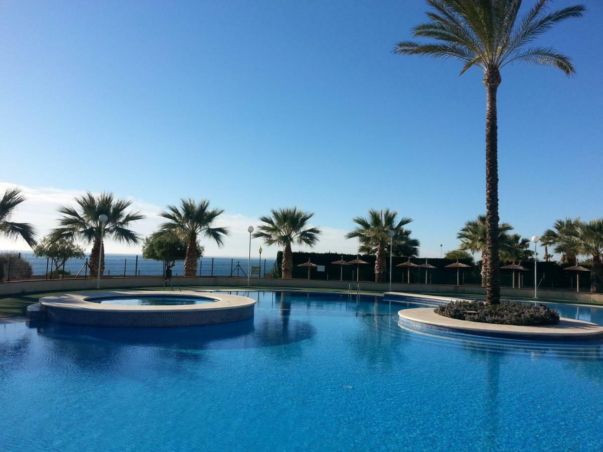 Bajo Con Jardin Wifi Junto Al Mar Appartamento
